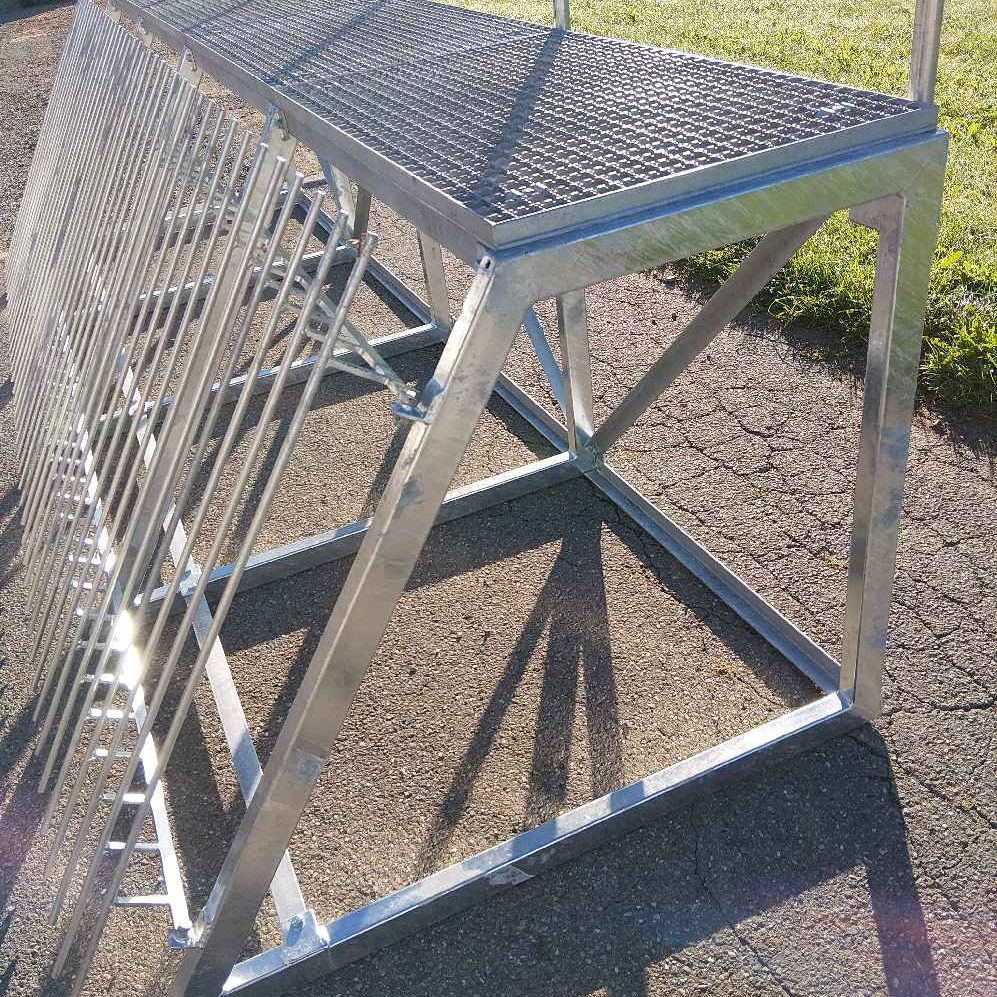 Abbildung der Eckbaugruppen die wie die geraden Baugruppen mit einem Rechen durchgängig gereinigt werden können.